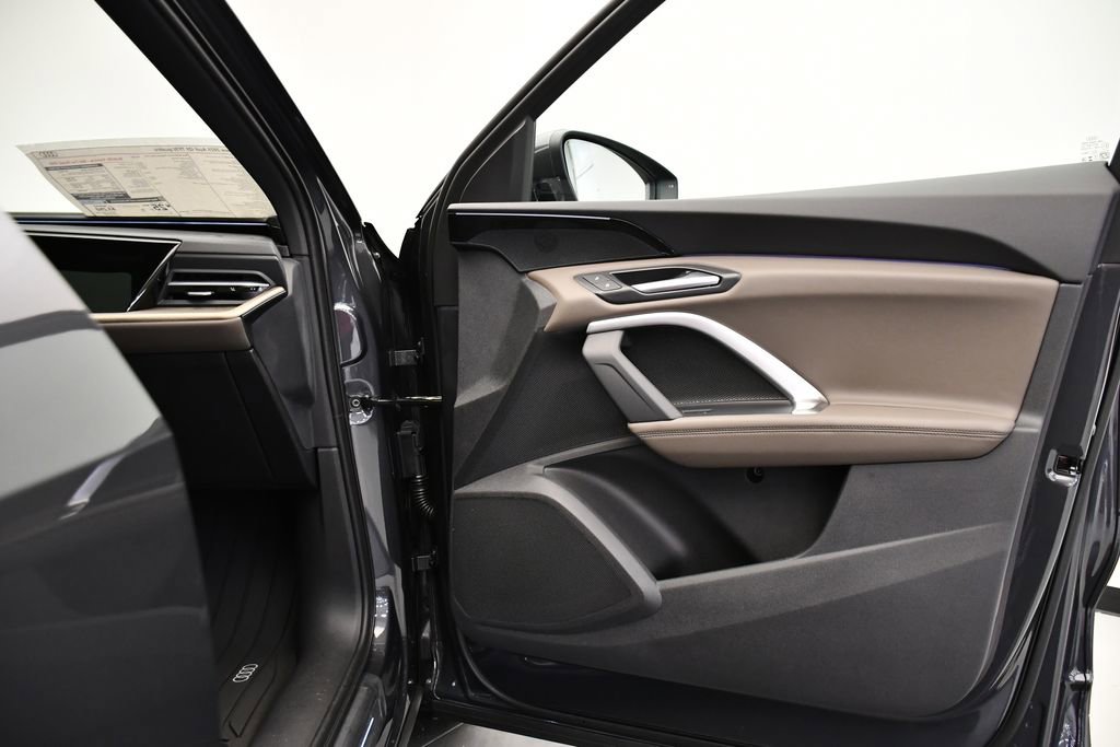 Used 2025 Audi Q5 Premium w/ Convenience Package image 43