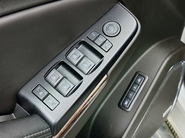 Used 2018 Chevrolet Suburban LT w/ LT Signature Package AWD/4WD image 20