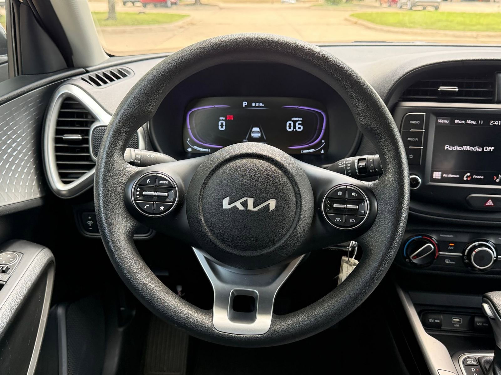 Used 2025 Kia Soul LX w/ LX Technology Package FWD image 28