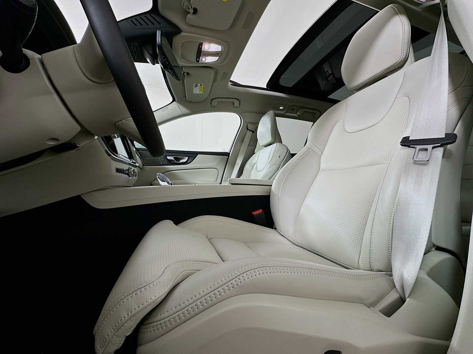 Used 2025 Volvo V60 B5 Cross Country Ultra w/ Climate Package image 18