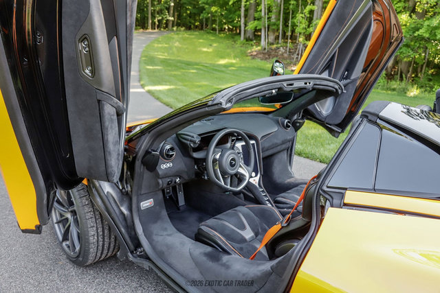 Used 2026 McLaren 750S Spider RWD image 25