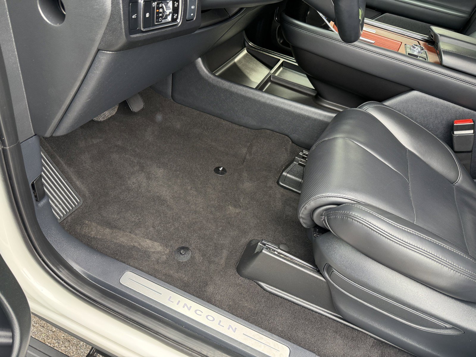 Used 2024 Lincoln Navigator Premiere AWD/4WD image 25