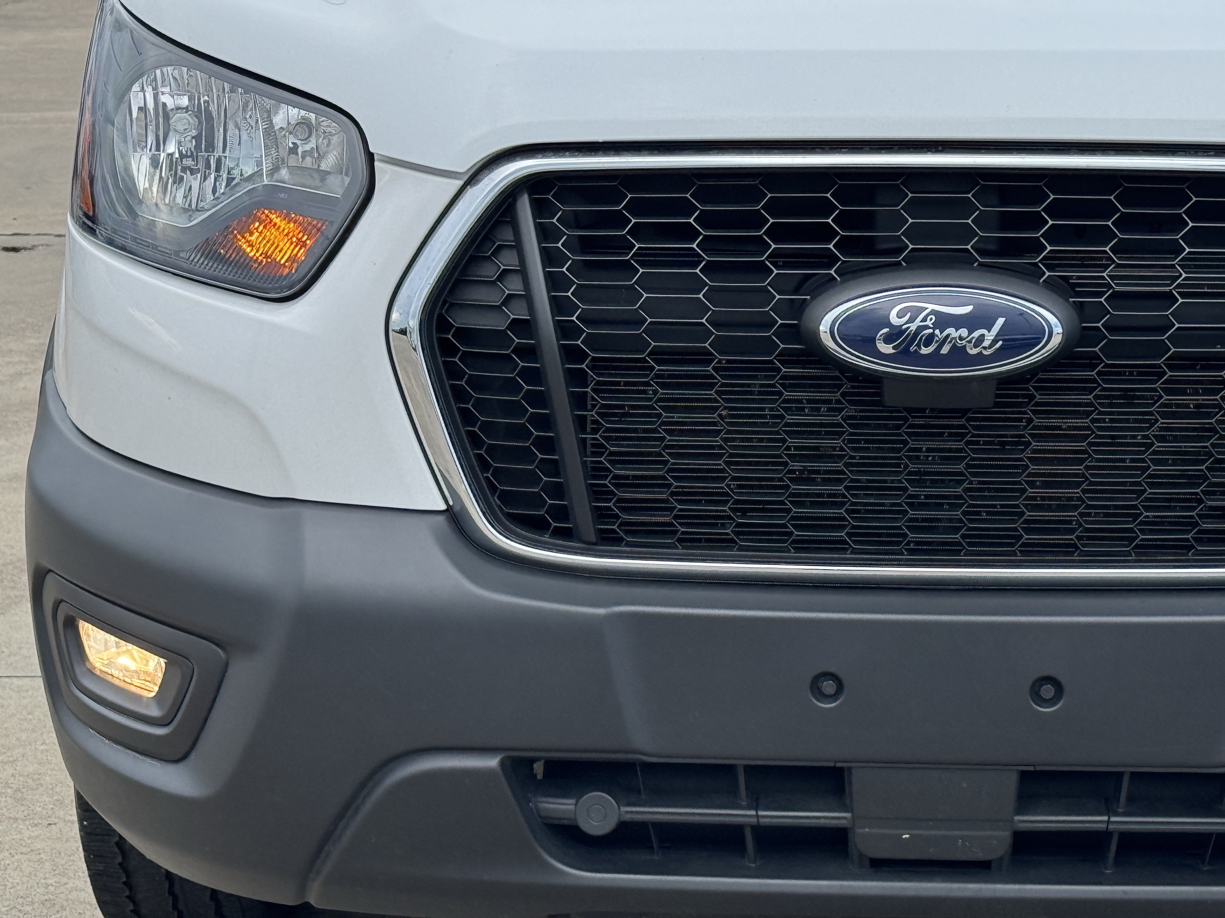 Certified 2025 Ford Transit 250 Low Roof w/ Exterior Upgrade Package RWD image 9