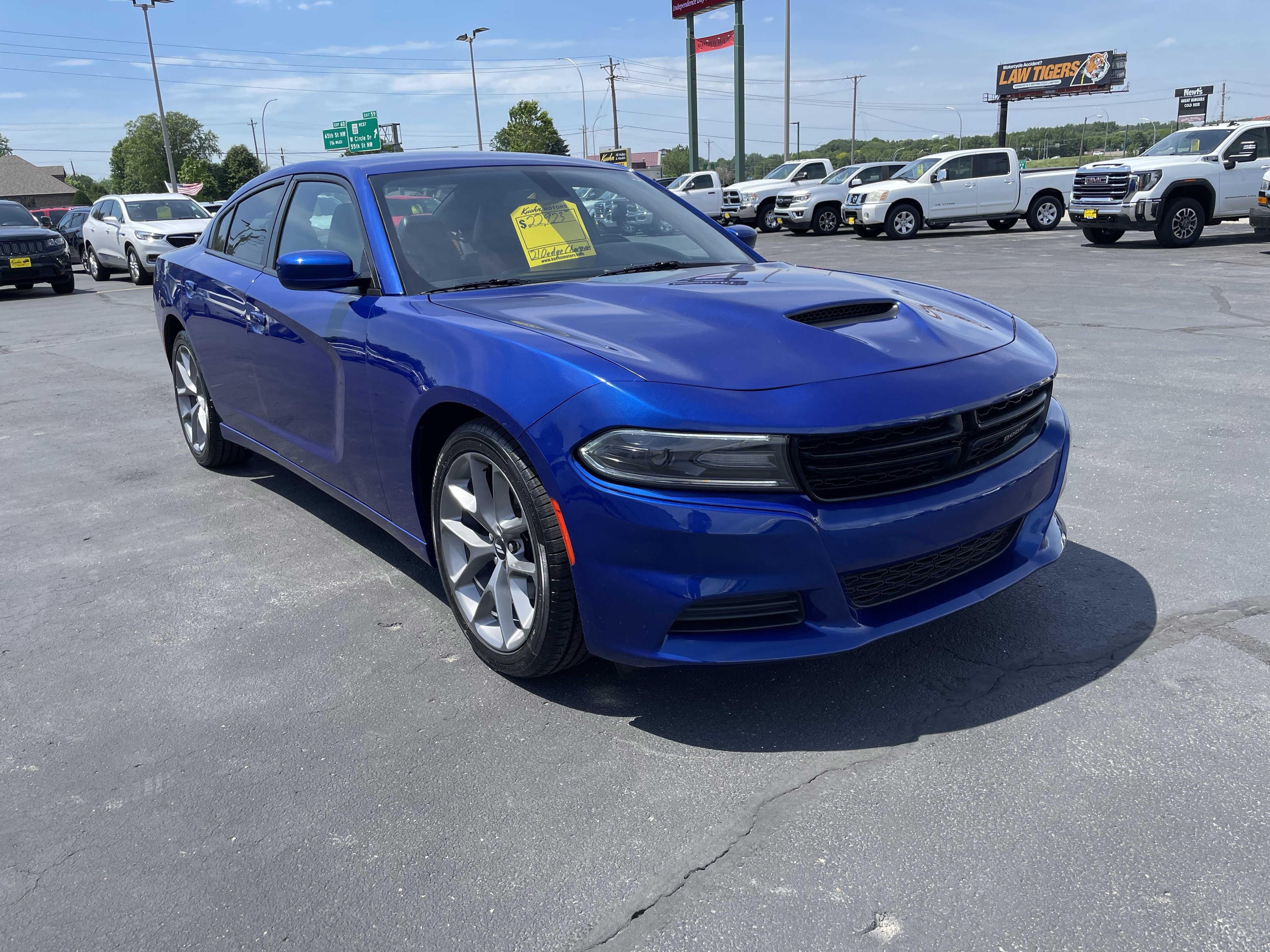 Used 2021 Dodge Charger SXT w/ Plus Group RWD image 2