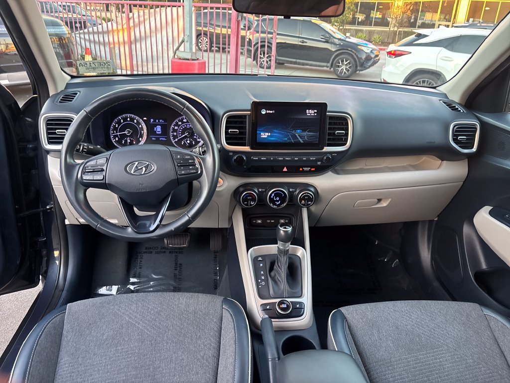 Used 2022 Hyundai Venue Limited FWD image 13
