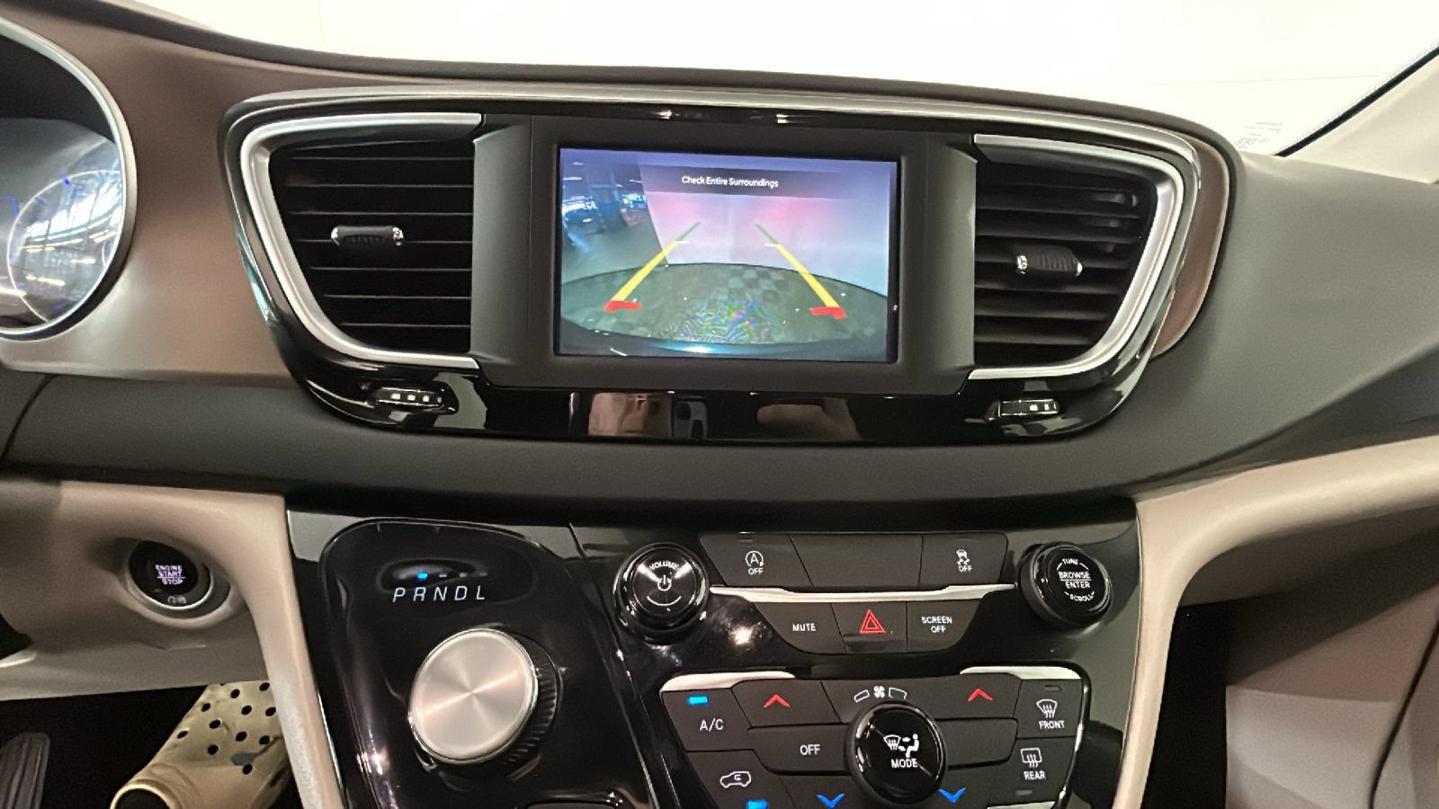 Used 2023 Chrysler Voyager LX FWD image 28