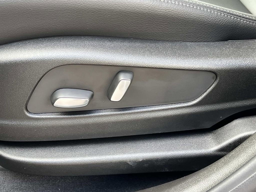 New 2025 Cadillac XT6 Luxury image 23