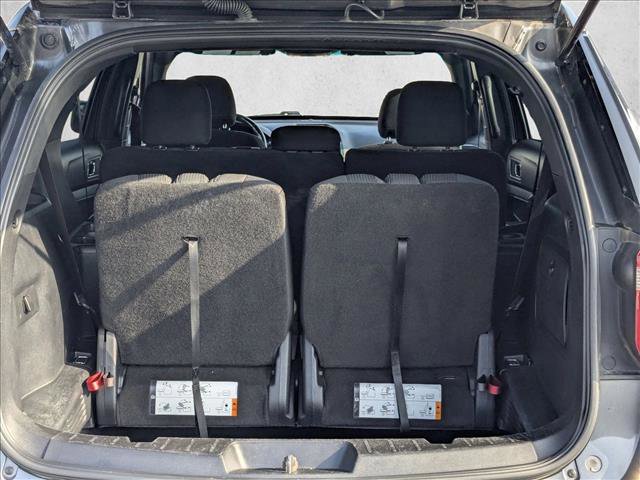 Used 2017 Ford Explorer XLT image 6
