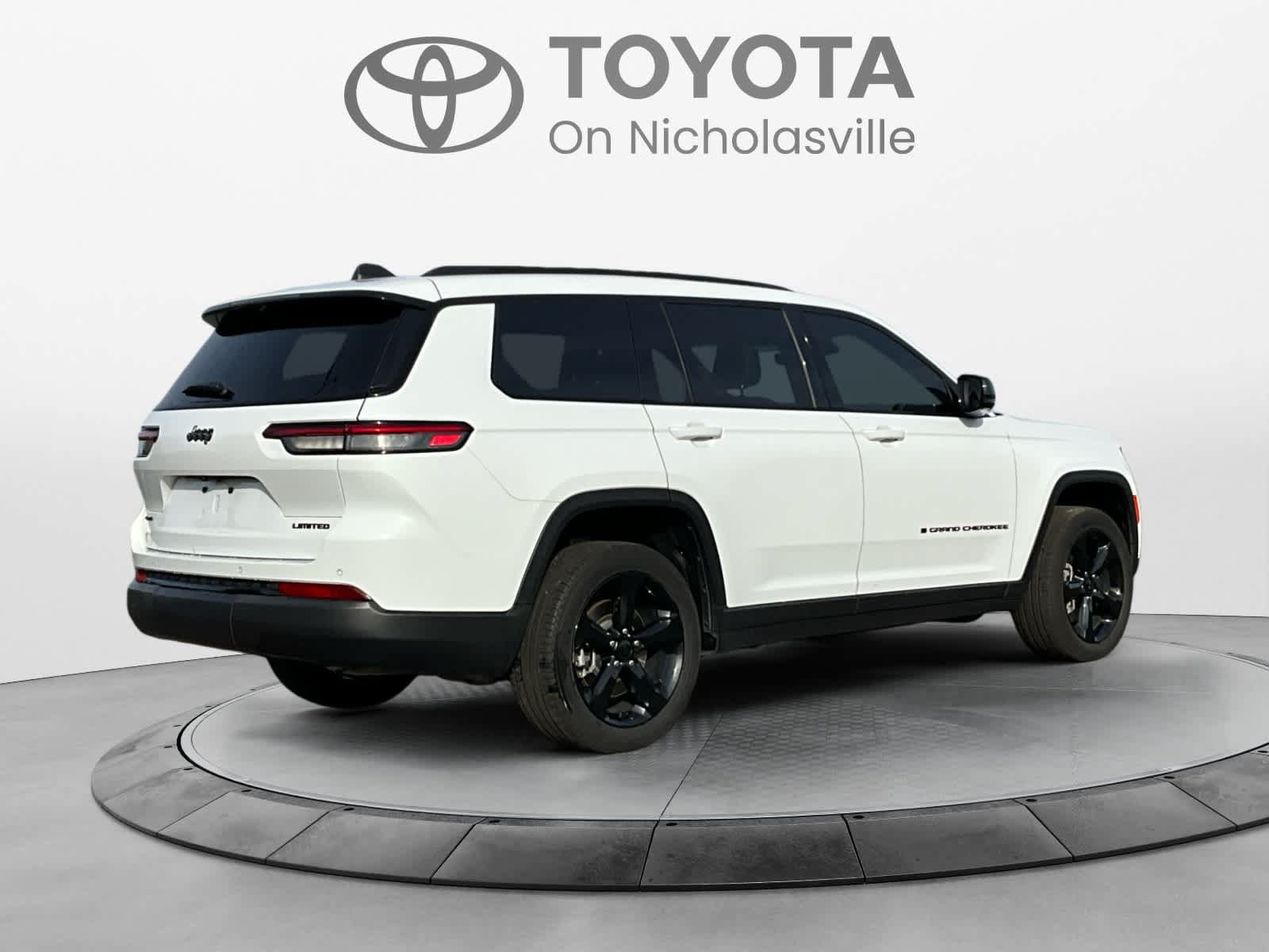 Used 2025 Jeep Grand Cherokee L Limited w/ Luxury Tech Group II AWD/4WD image 5