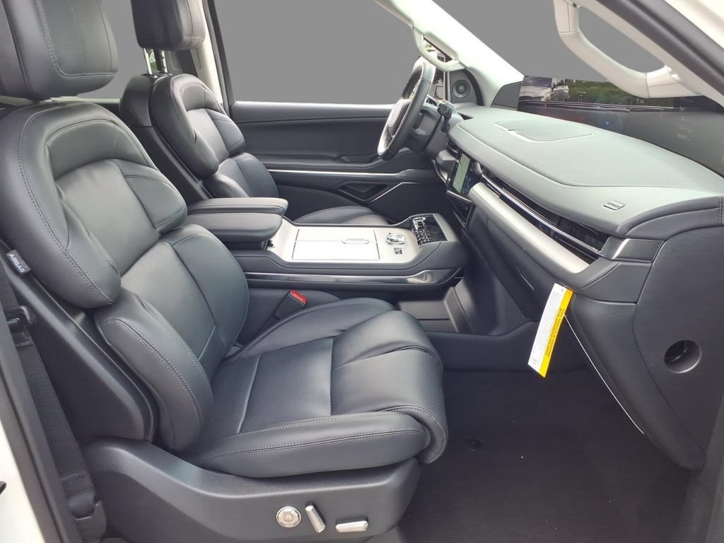 New 2027 Lincoln Navigator L Premier AWD/4WD image 13