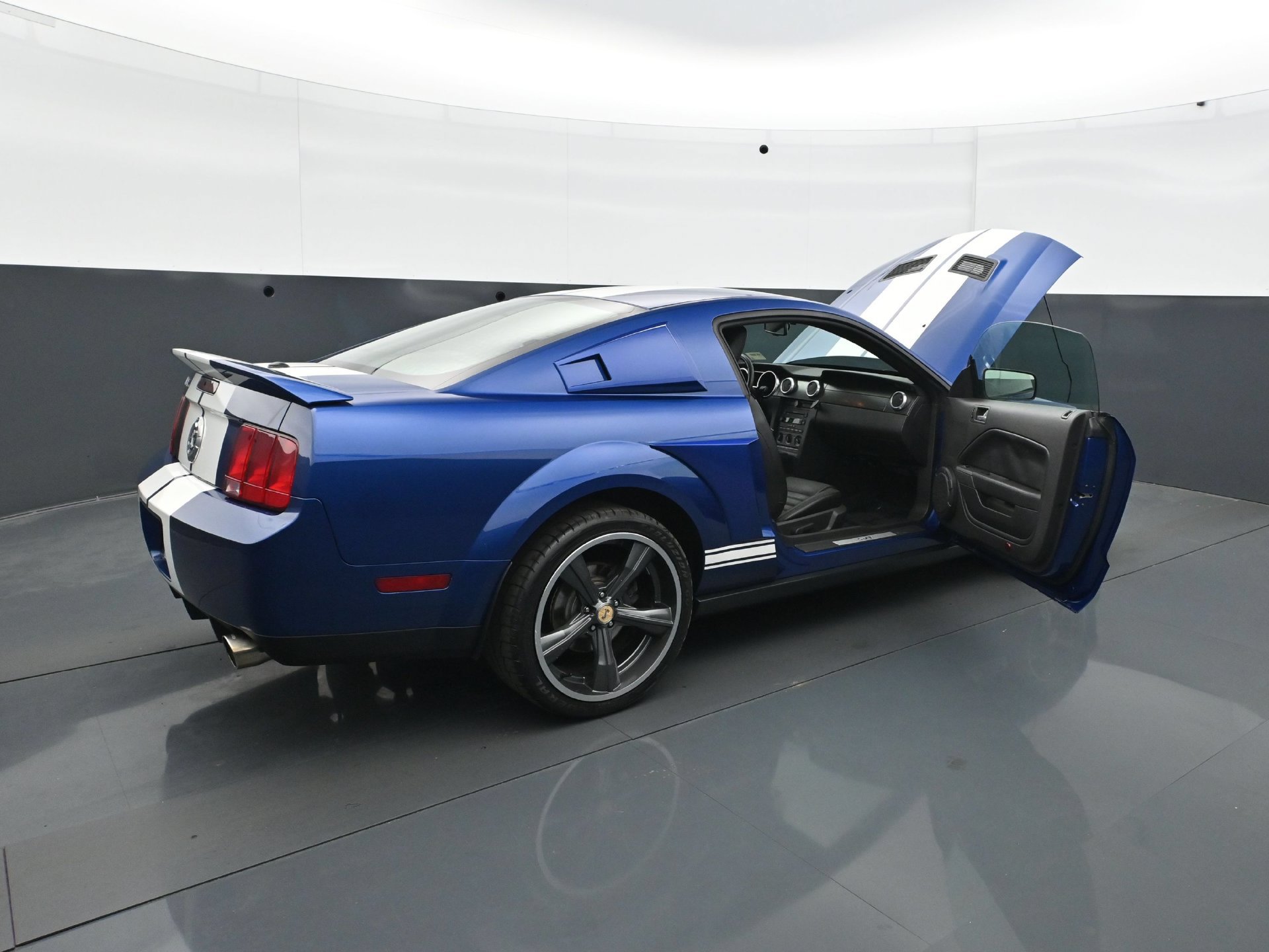 Used 2007 Ford Mustang Shelby GT500 RWD image 33