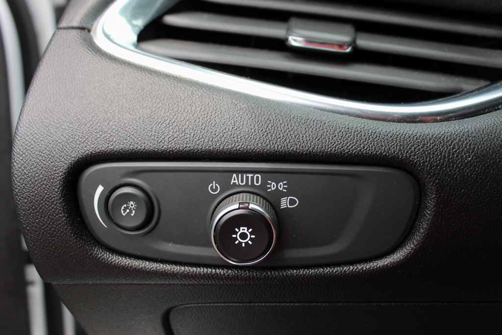 Used 2019 Chevrolet Malibu LT FWD image 13