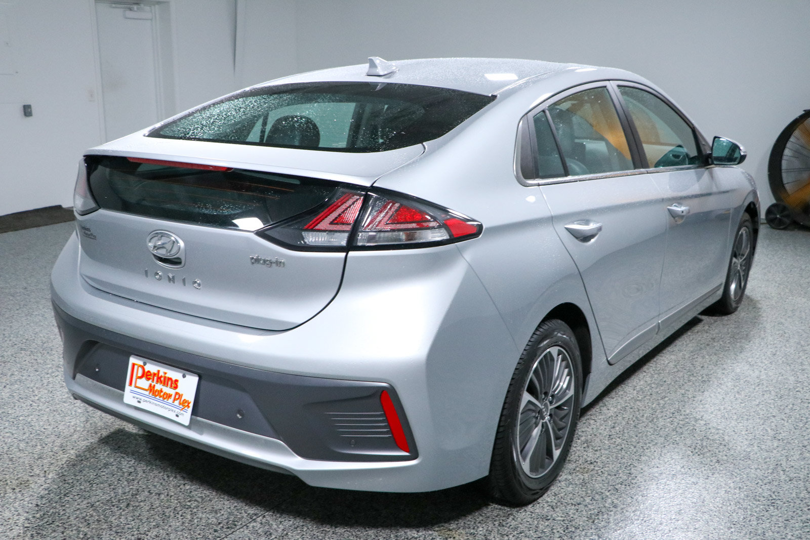 Used 2022 Hyundai Ioniq Limited FWD image 7