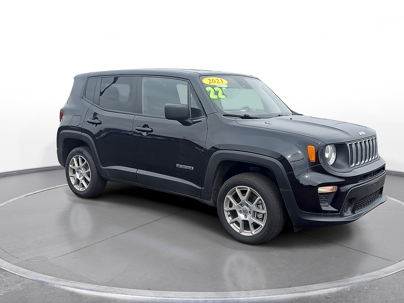 Used 2023 Jeep Renegade Latitude AWD/4WD image 2