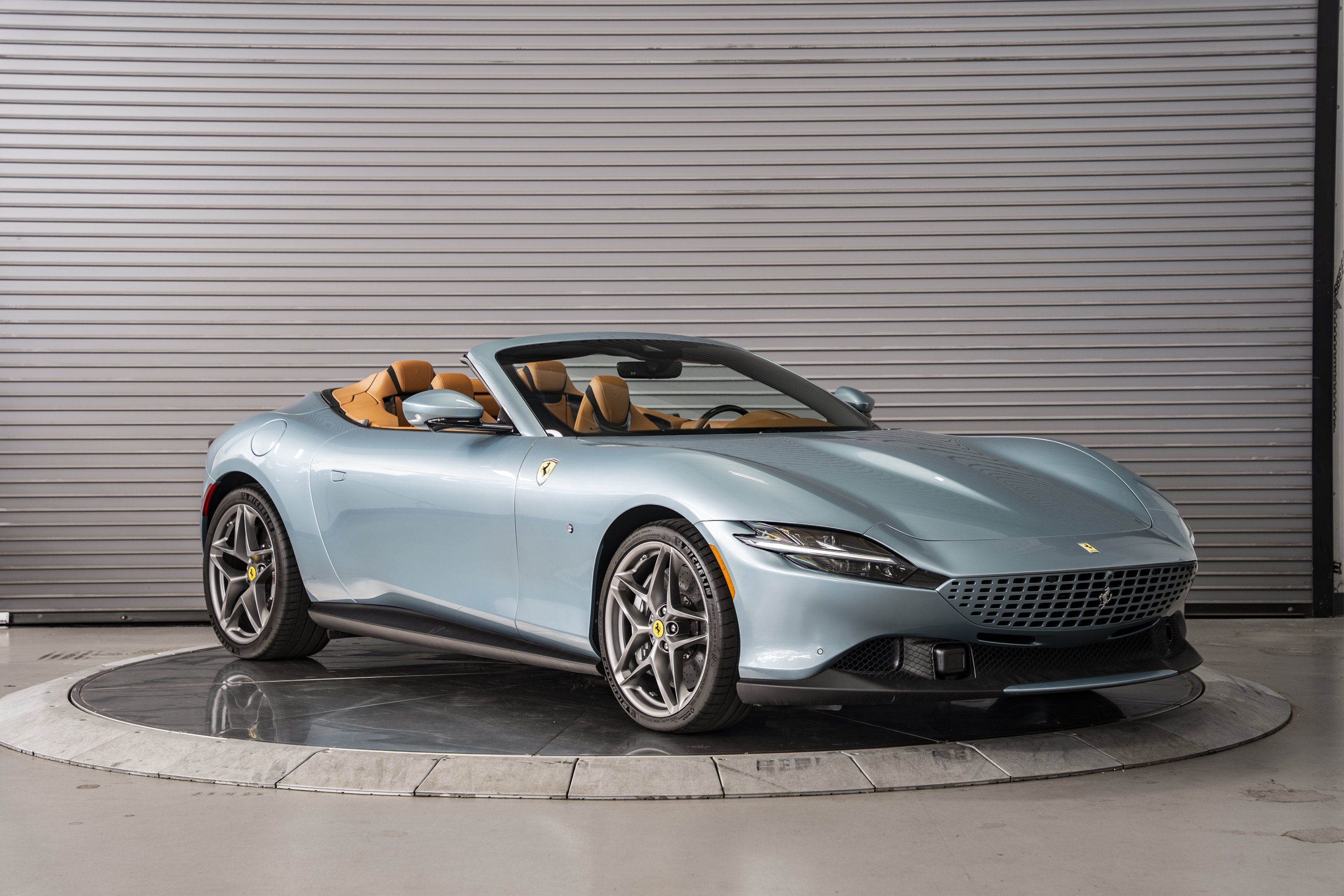Used 2025 Ferrari Roma Spider RWD image 7