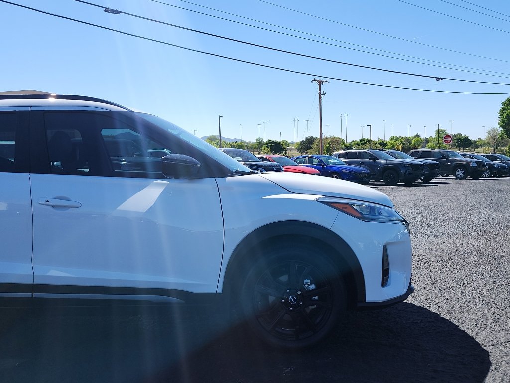 Used 2024 Nissan Kicks SR w/ SR Premium Package FWD image 4