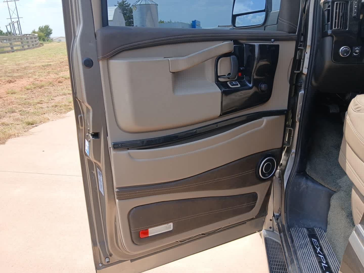 Used 2021 Chevrolet Express 2500 w/ Enhanced Convenience Package RWD image 15