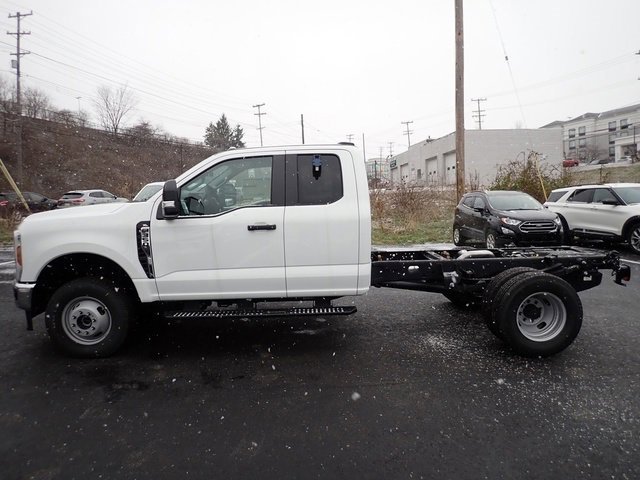 New 2025 Ford F350 XL w/ XL Chrome Package image 2