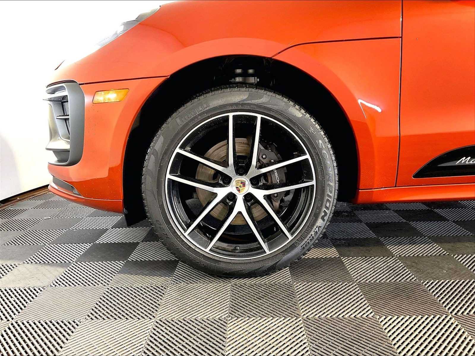 Certified 2024 Porsche Macan AWD/4WD image 11