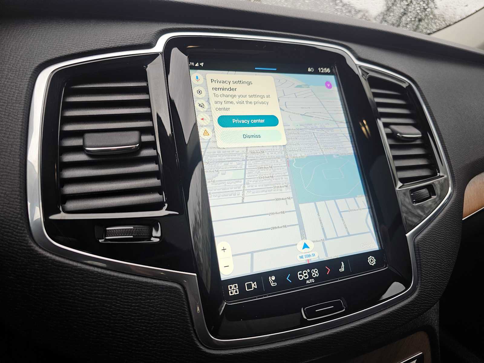 Certified 2025 Volvo XC90 T8 Plus w/ Protection Package Premier image 32