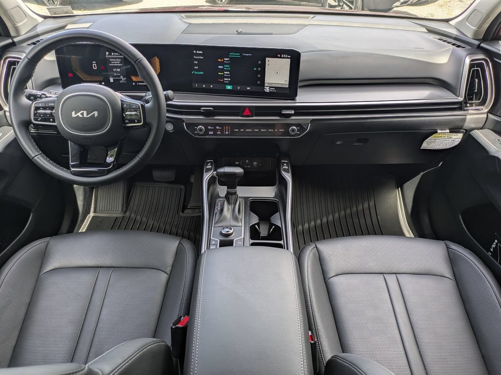 Used 2025 Kia Sorento EX w/ Panoramic Sunroof Package FWD image 15