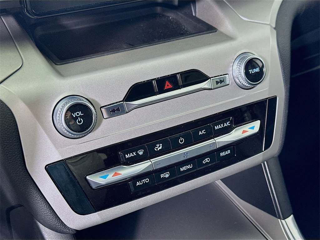 Used 2020 Ford Explorer XLT w/ Equipment Group 202A image 27