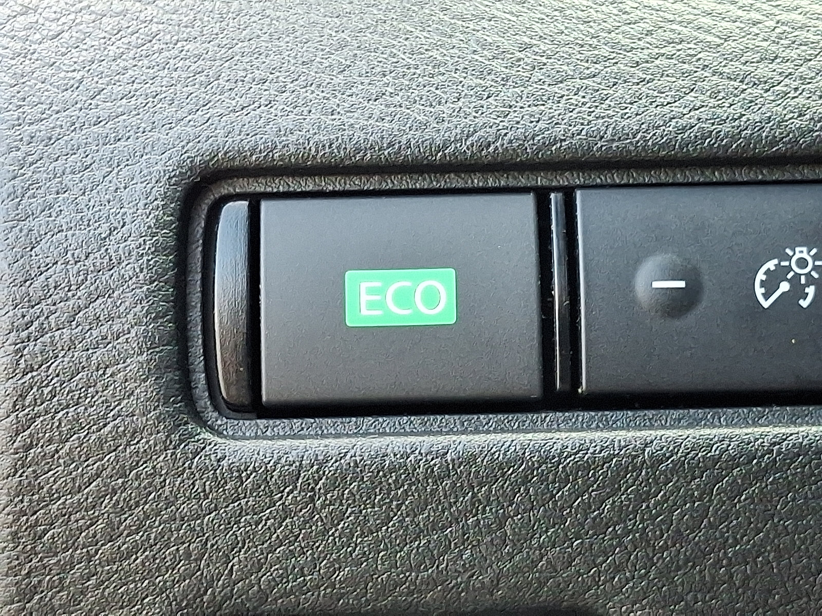 Used 2025 Nissan Sentra SV w/ All-Weather Package FWD image 25