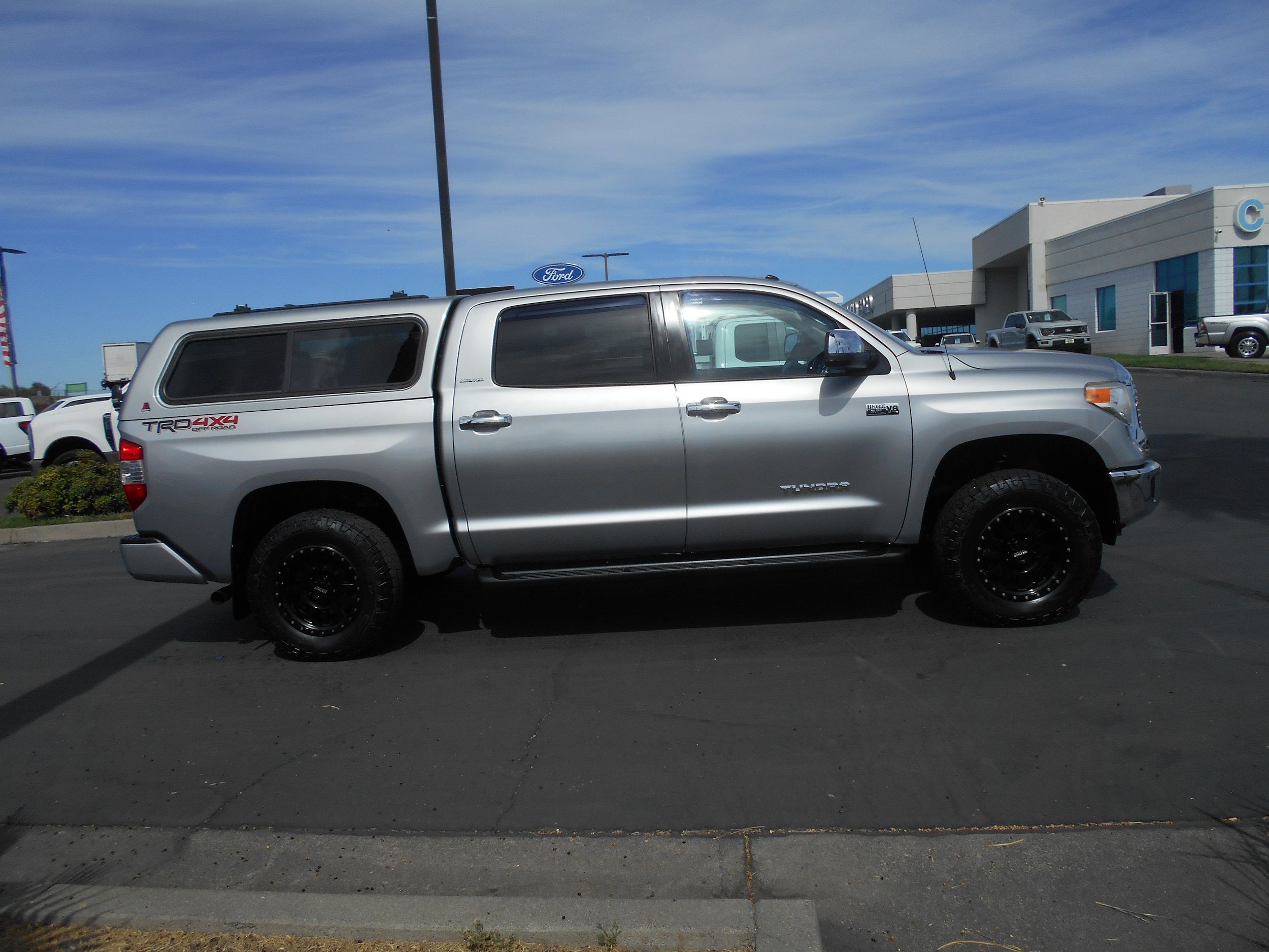 Used 2016 Toyota Tundra Limited w/ Limited Premium Package AWD/4WD image 7