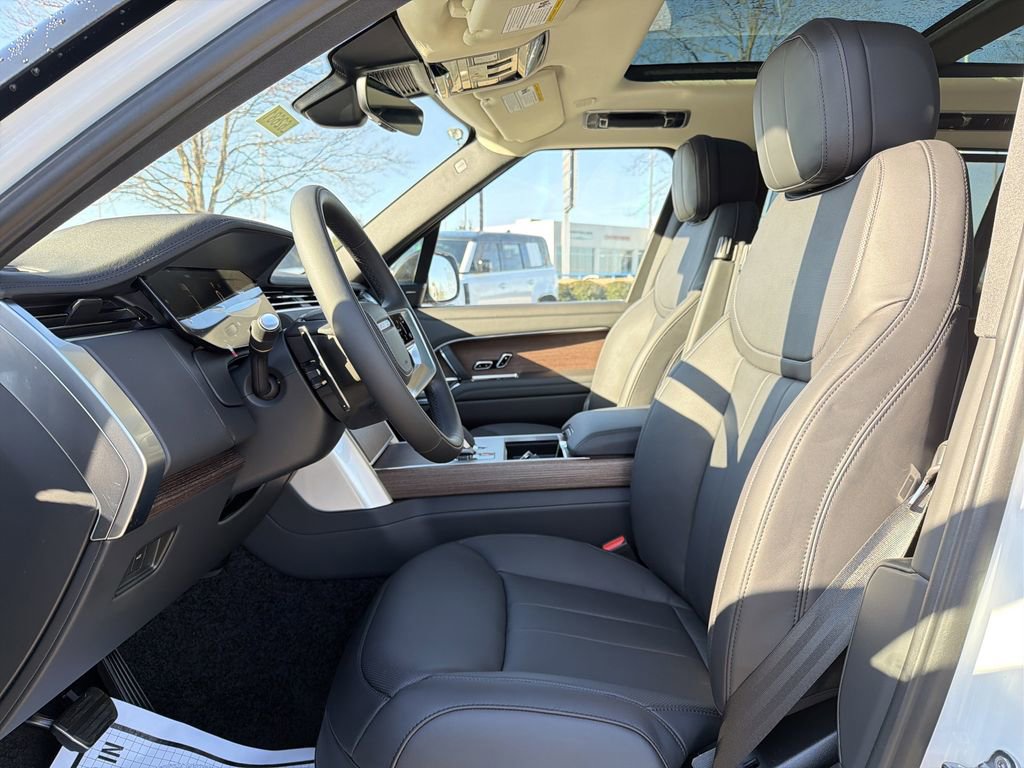New 2026 Land Rover Range Rover Long Wheelbase SE image 3