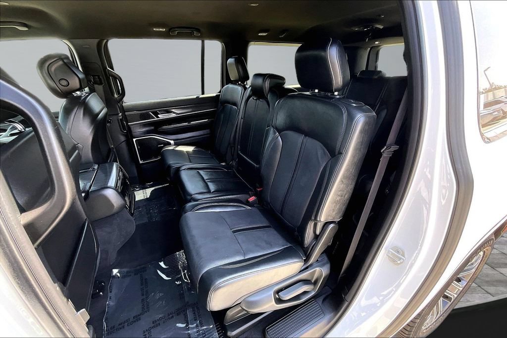 Used 2023 Jeep Wagoneer L Series II RWD image 19