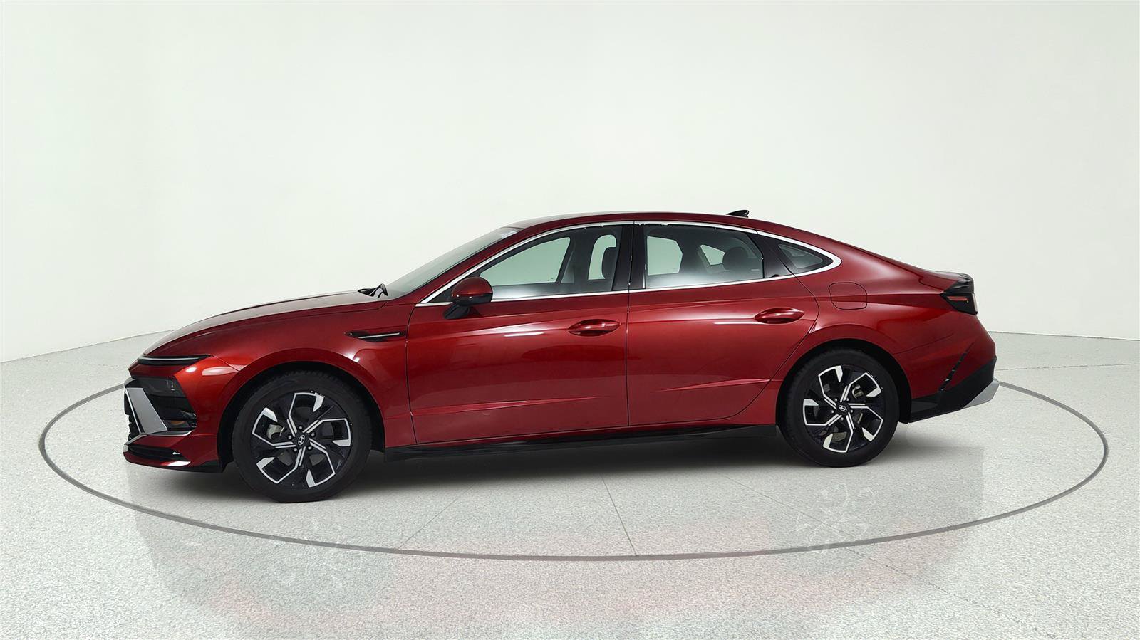 Used 2025 Hyundai Sonata SEL FWD image 2