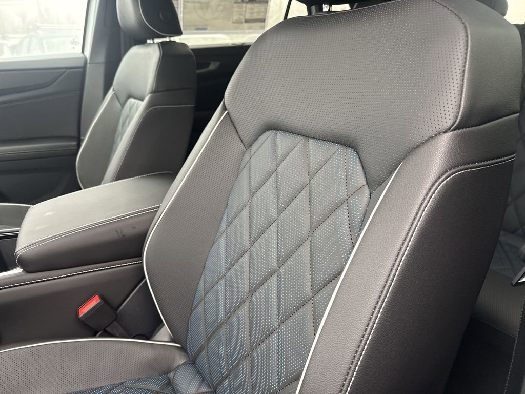 New 2026 Volkswagen Atlas Cross Sport SEL Premium R-Line image 9