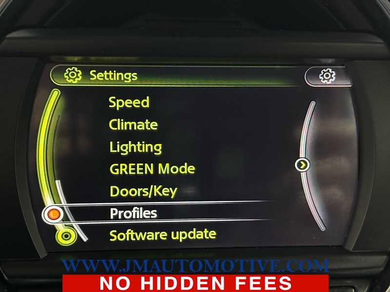 Used 2015 MINI Cooper 4-Door Hardtop image 28