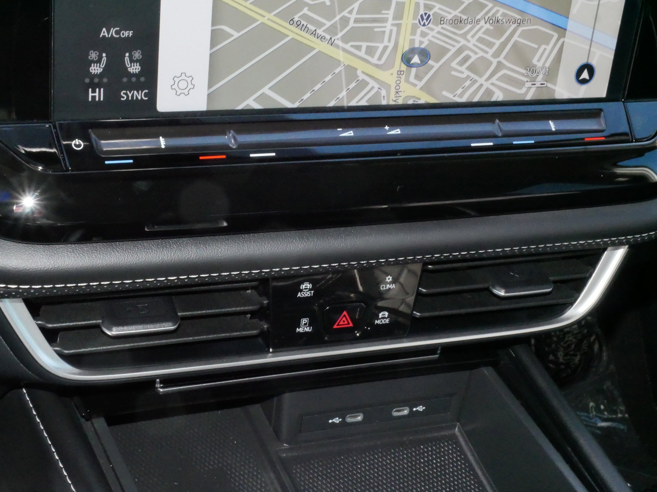 Used 2024 Volkswagen Atlas SEL Premium R-Line image 23