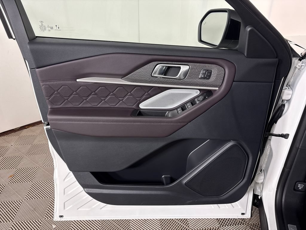 New 2027 Ford Explorer Platinum RWD image 17