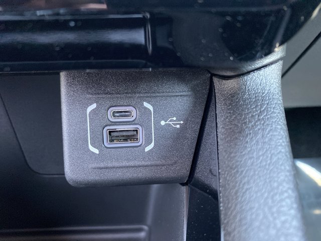 New 2025 Jeep Compass Latitude w/ Sun & Sound Group AWD/4WD image 17