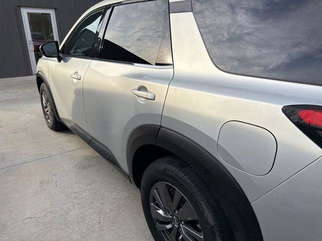 Used 2022 Nissan Pathfinder S image 10