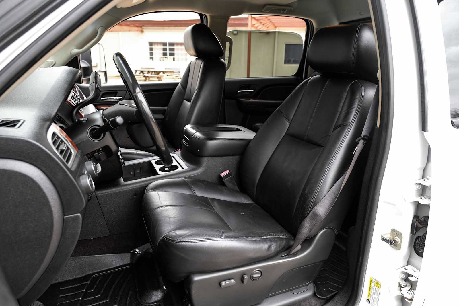 Used 2010 GMC Sierra 3500 SLT w/ SLT Convenience Package image 31