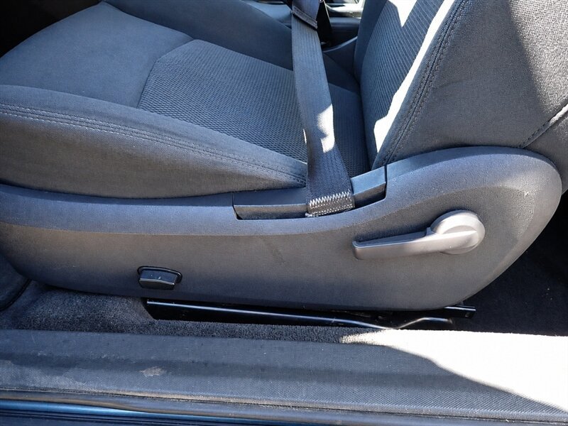 Used 2010 Chrysler Sebring Touring FWD image 10