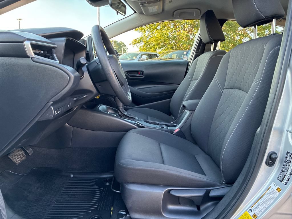 Used 2025 Toyota Corolla LE FWD image 10