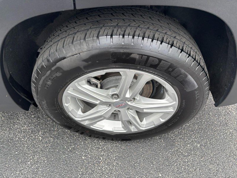 Used 2024 GMC Terrain SLE FWD image 8