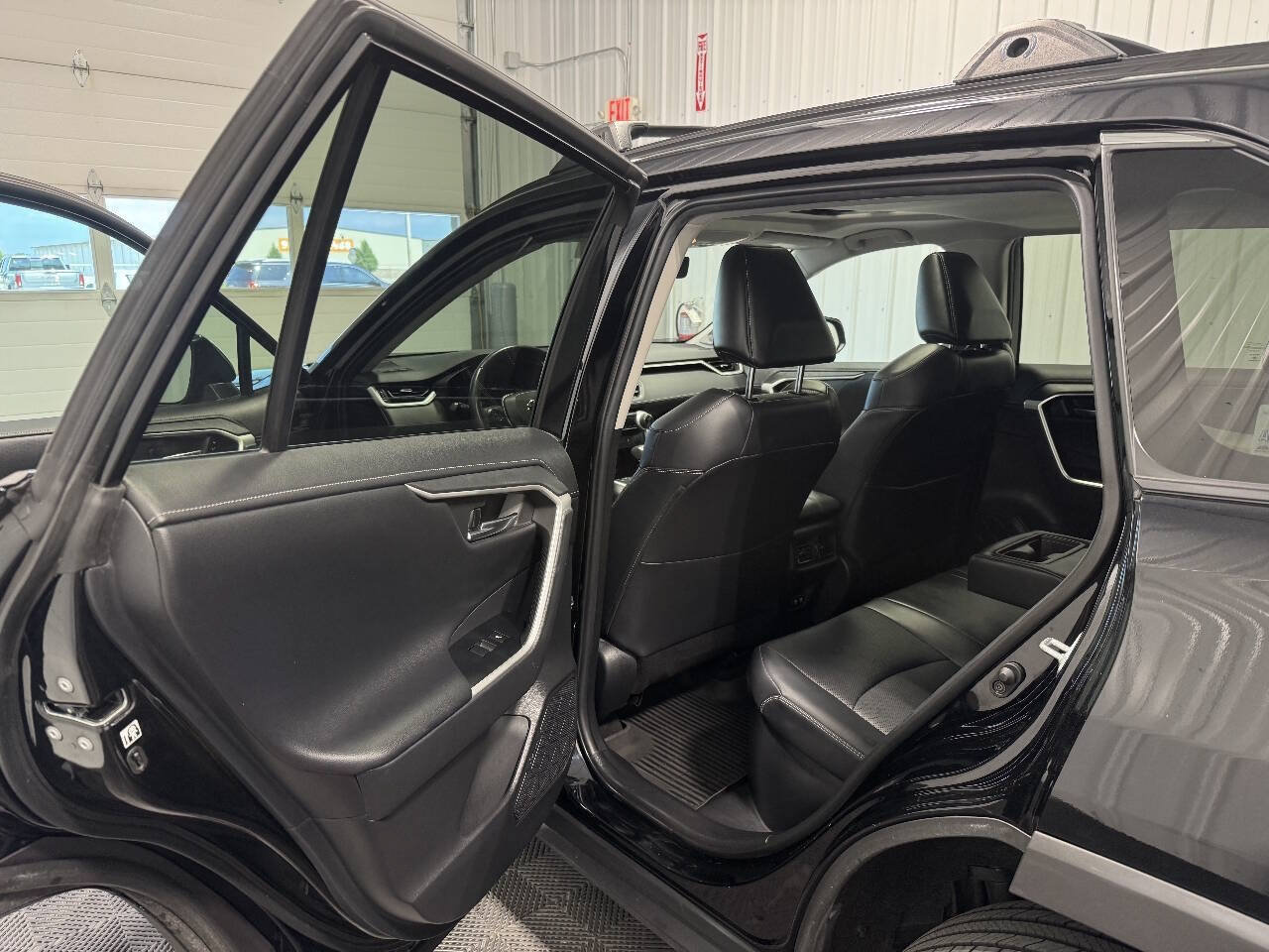 Used 2020 Toyota RAV4 Limited AWD/4WD image 17