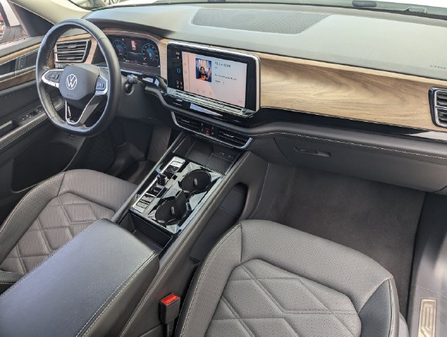 Used 2024 Volkswagen Atlas SE AWD/4WD image 11