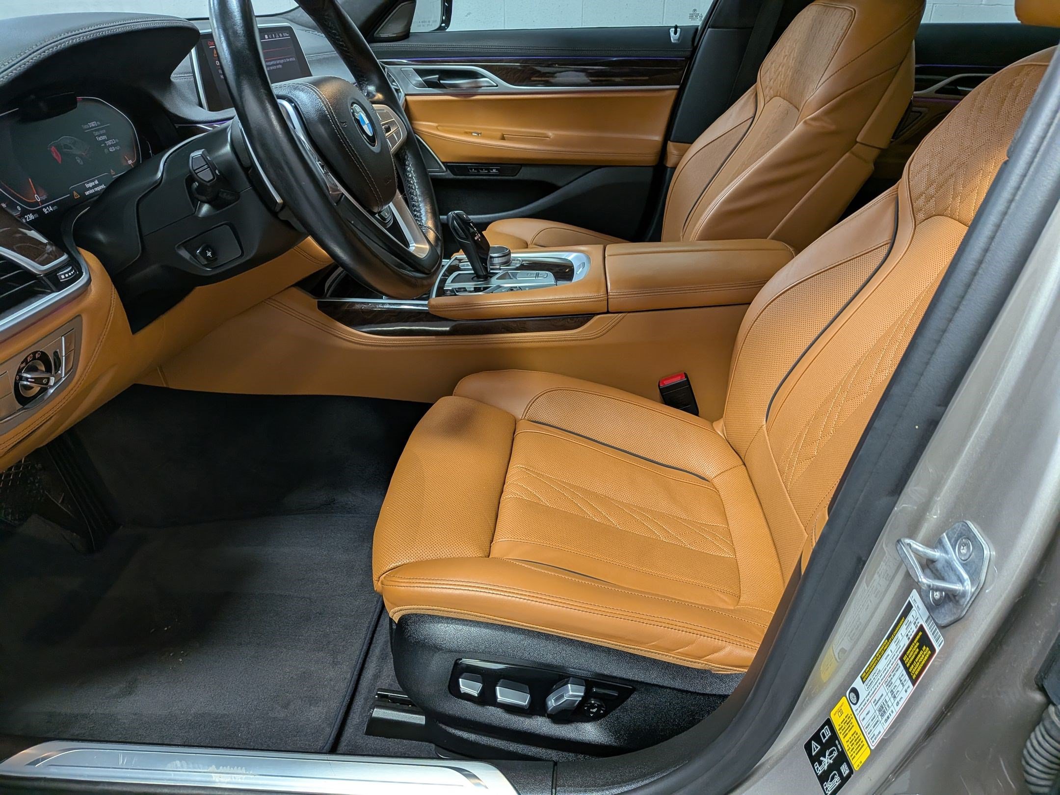 Used 2020 BMW 750i xDrive w/ Interior Design Package AWD/4WD image 18