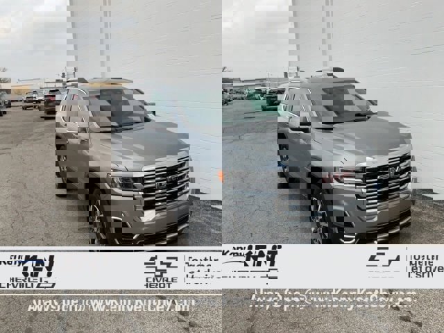 Used 2023 GMC Acadia SLE w/ Driver Convenience Package image 1