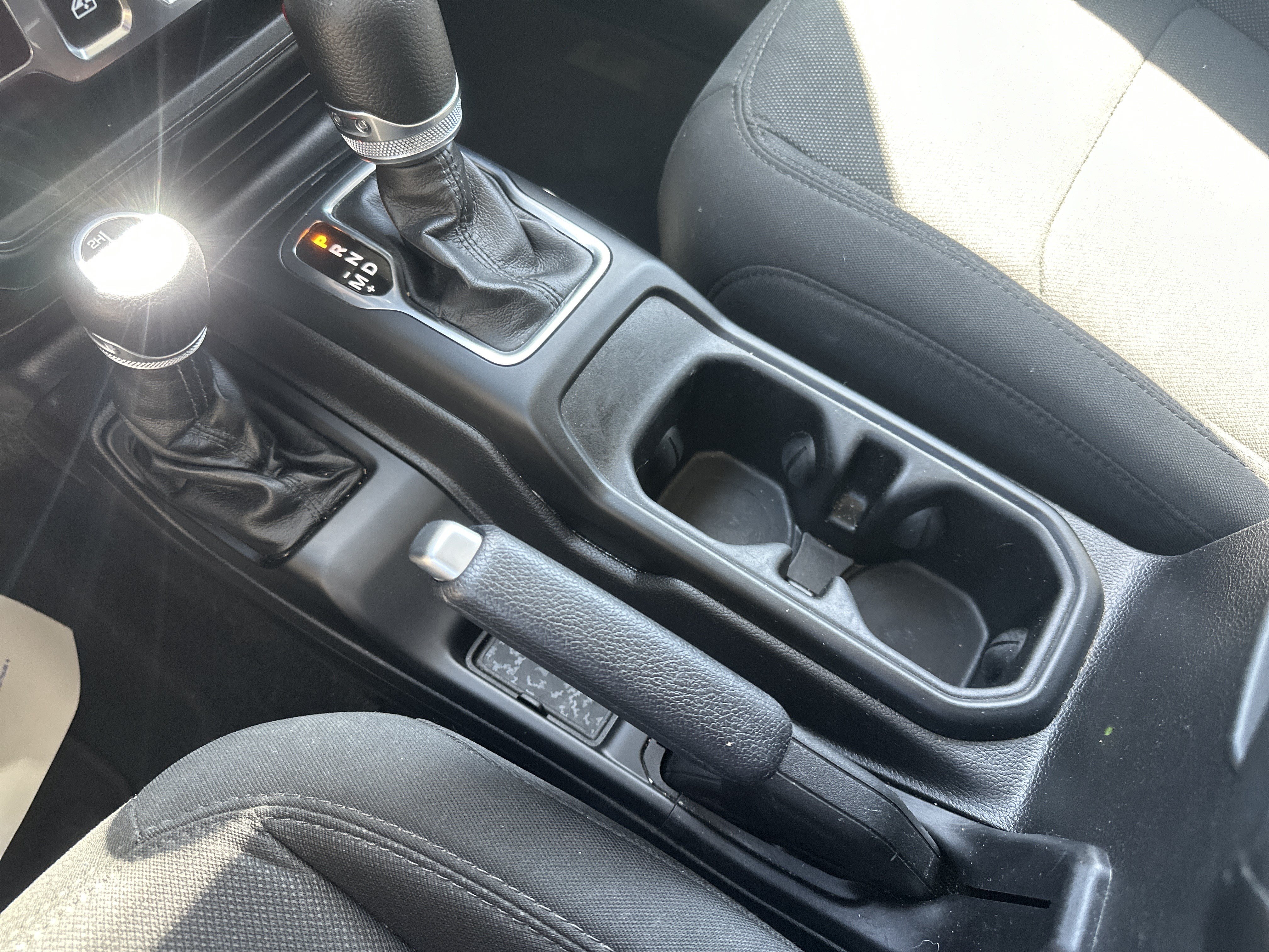 Used 2022 Jeep Wrangler Sport AWD/4WD image 13