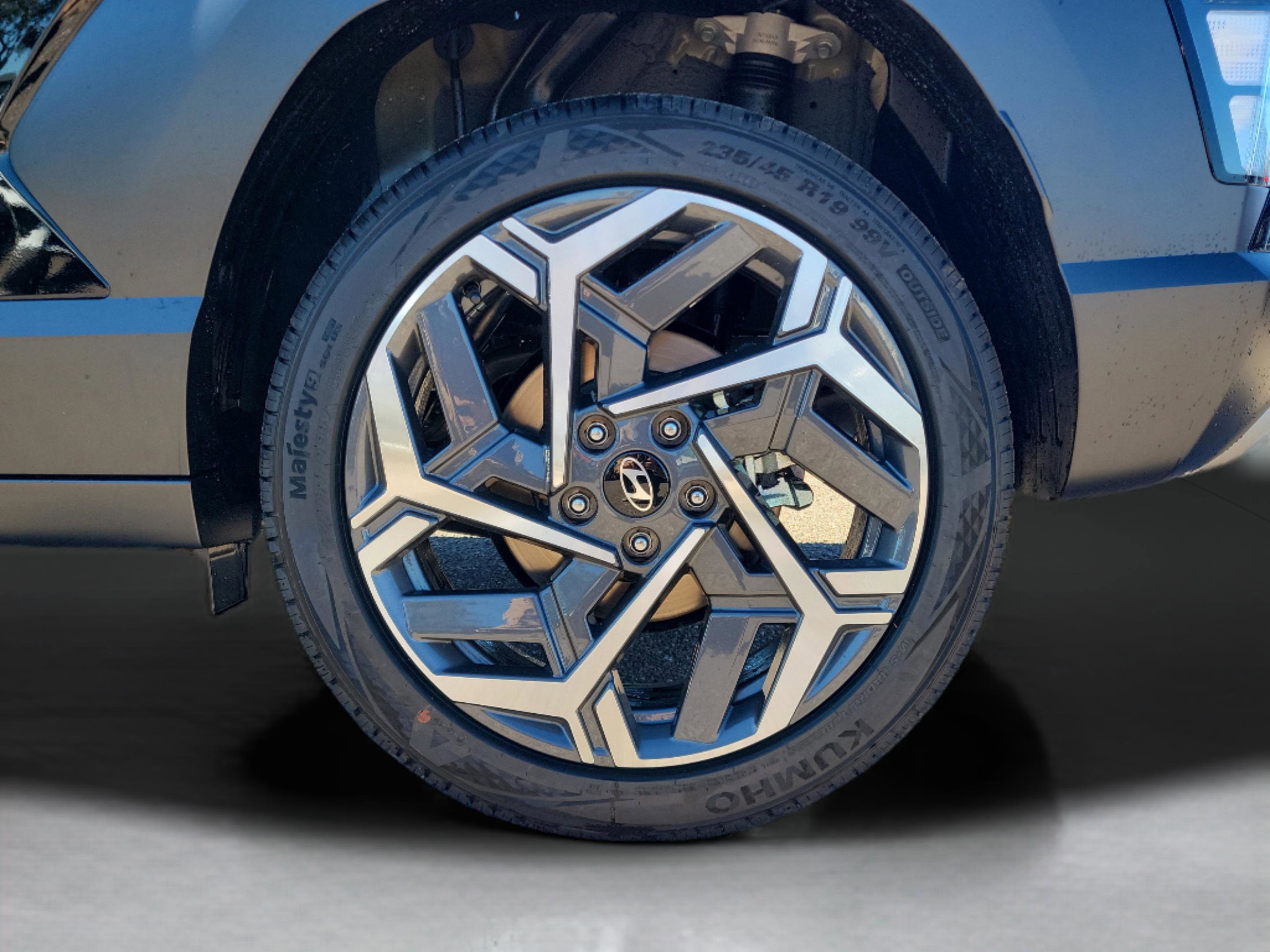 New 2026 Hyundai Kona SEL Premium image 32