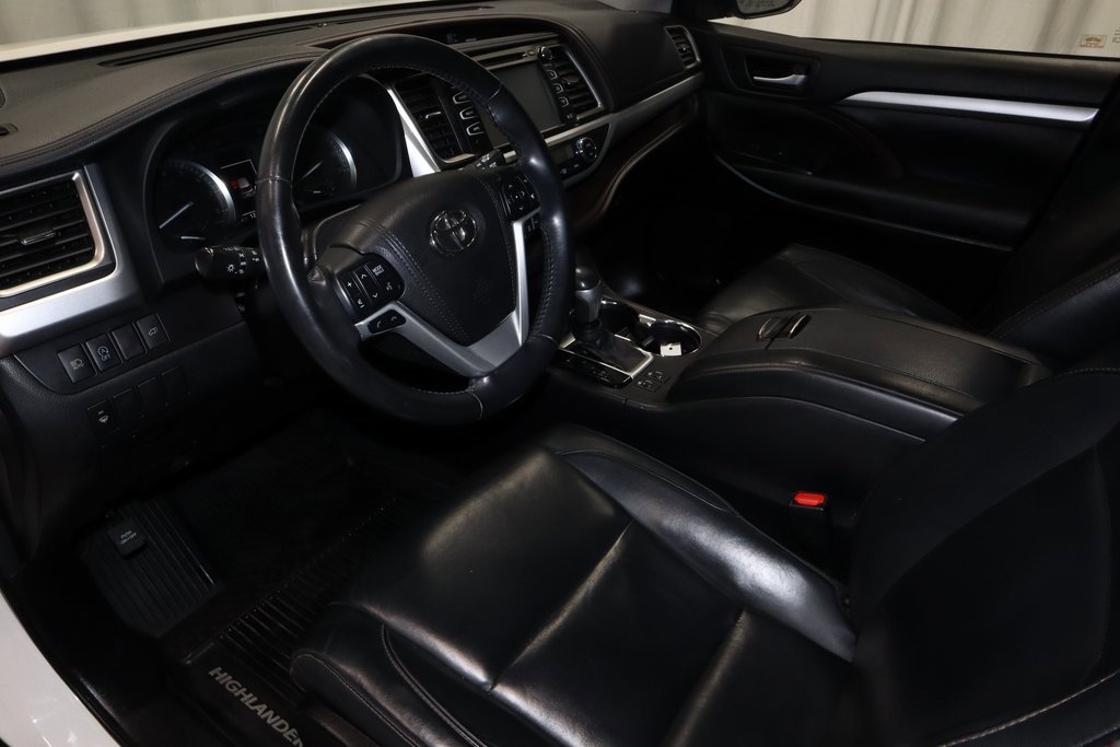 Used 2018 Toyota Highlander XLE image 27