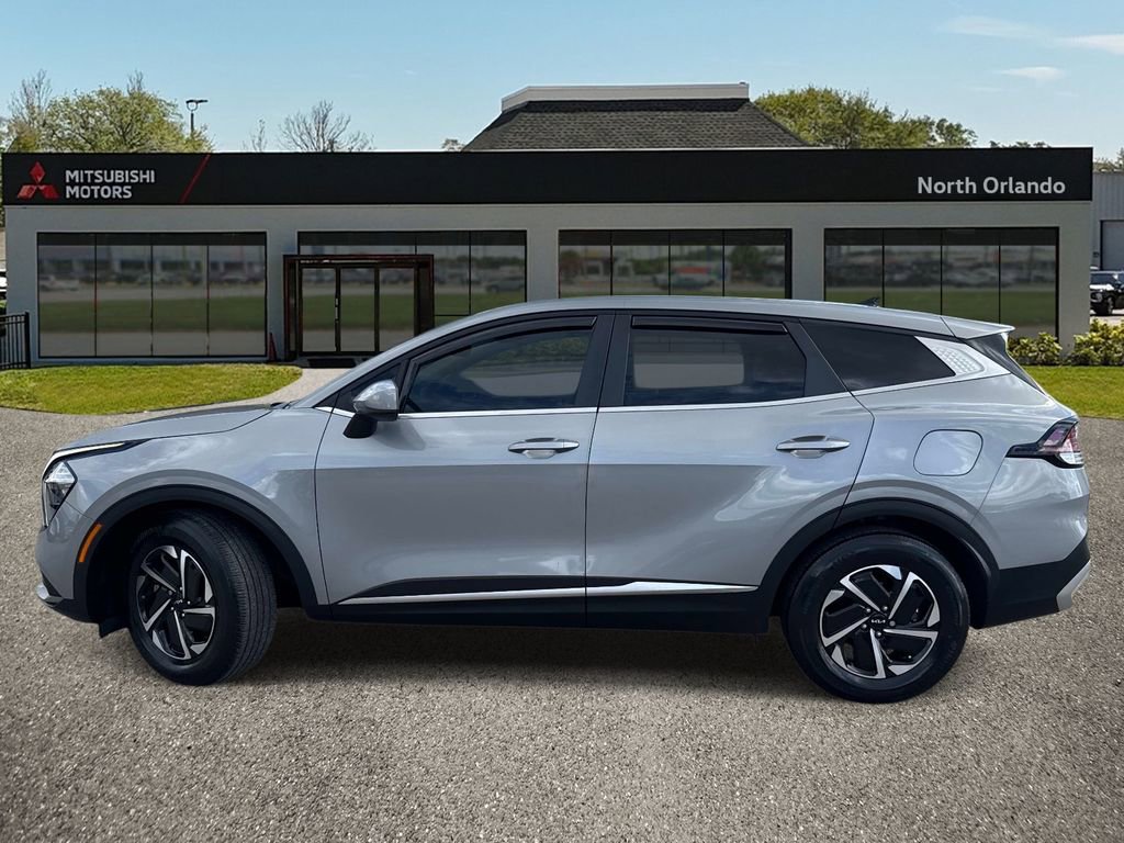 Used 2023 Kia Sportage LX FWD image 2