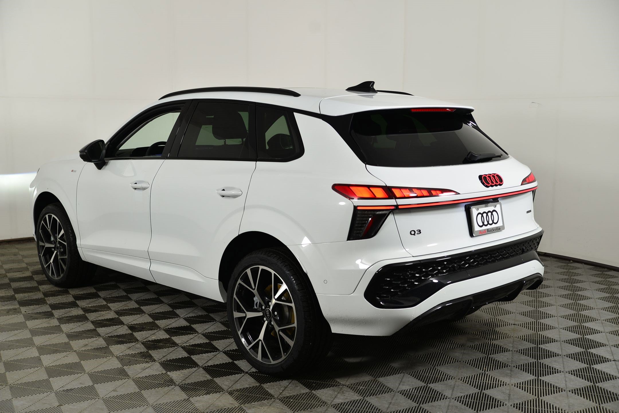 New 2026 Audi Q3 quattro 2.0T AWD/4WD image 3